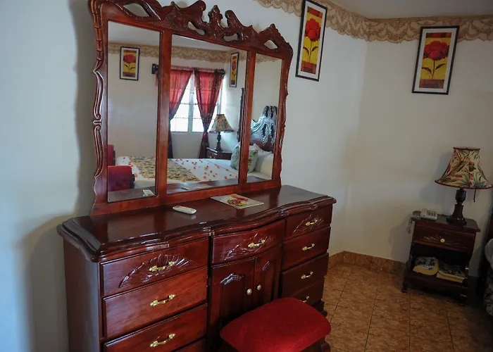 Glorianna Hotel