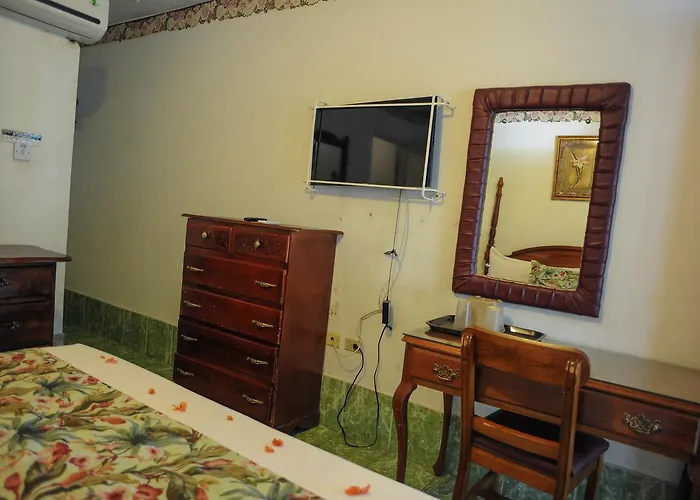 Glorianna Hotel